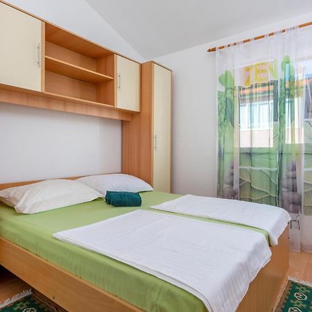 Beautiful Apartment In Krk With Kitchen Krk Town Eksteriør bilde
