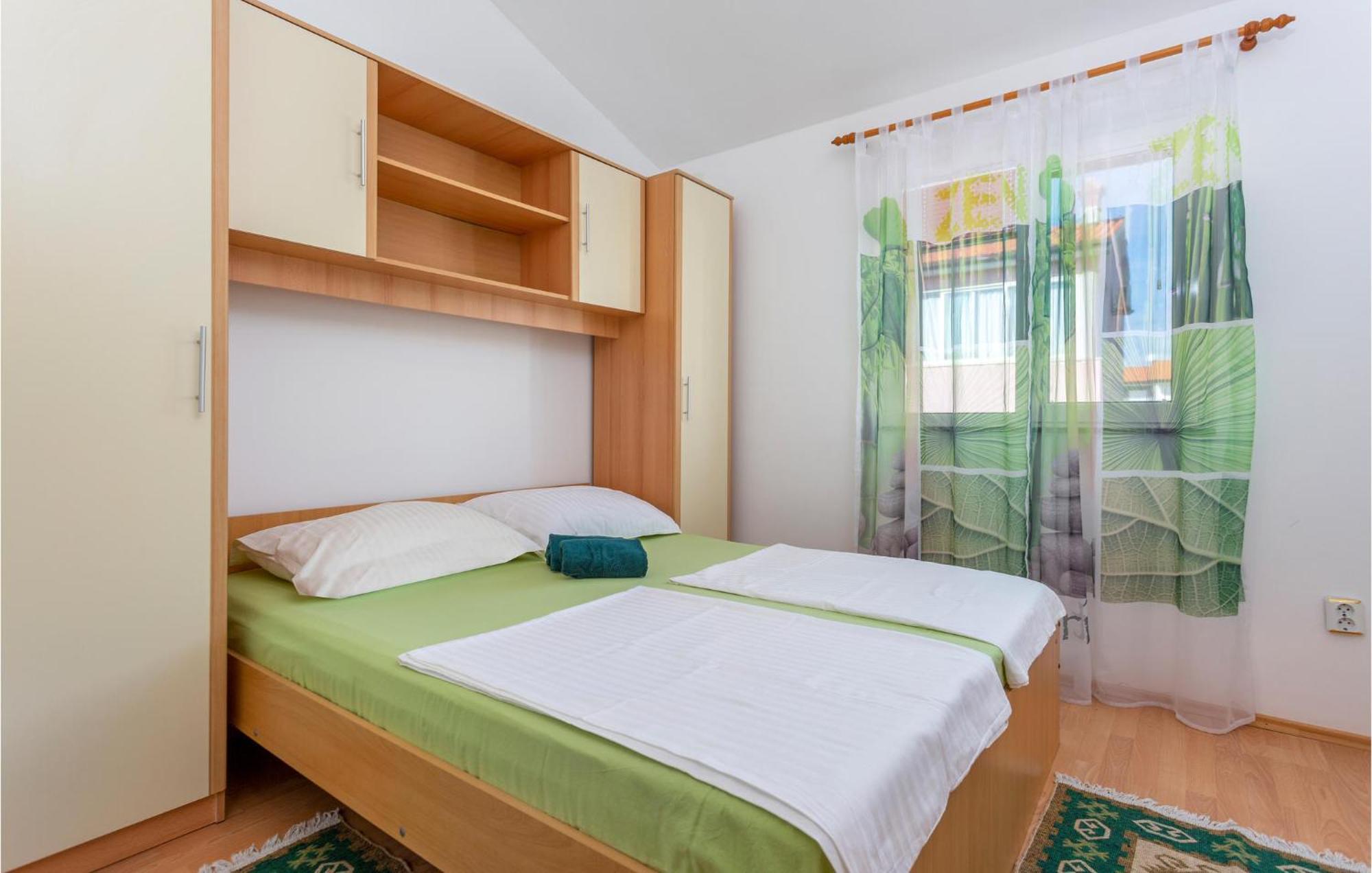 Beautiful Apartment In Krk With Kitchen Krk Town Eksteriør bilde