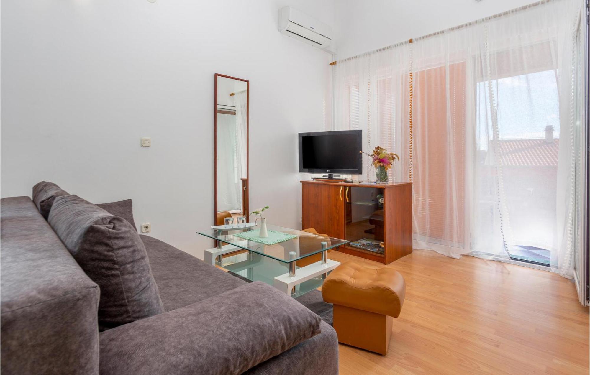 Beautiful Apartment In Krk With Kitchen Krk Town Eksteriør bilde